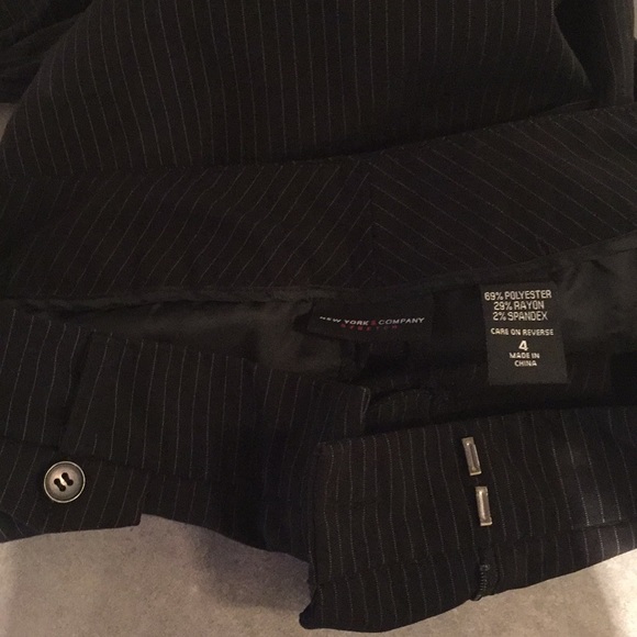 New York & Company size 4 black pinstriped Capri - Picture 2 of 3